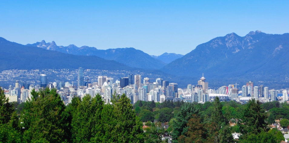 moving-to-canada-vancouver-downtown-with-mountains